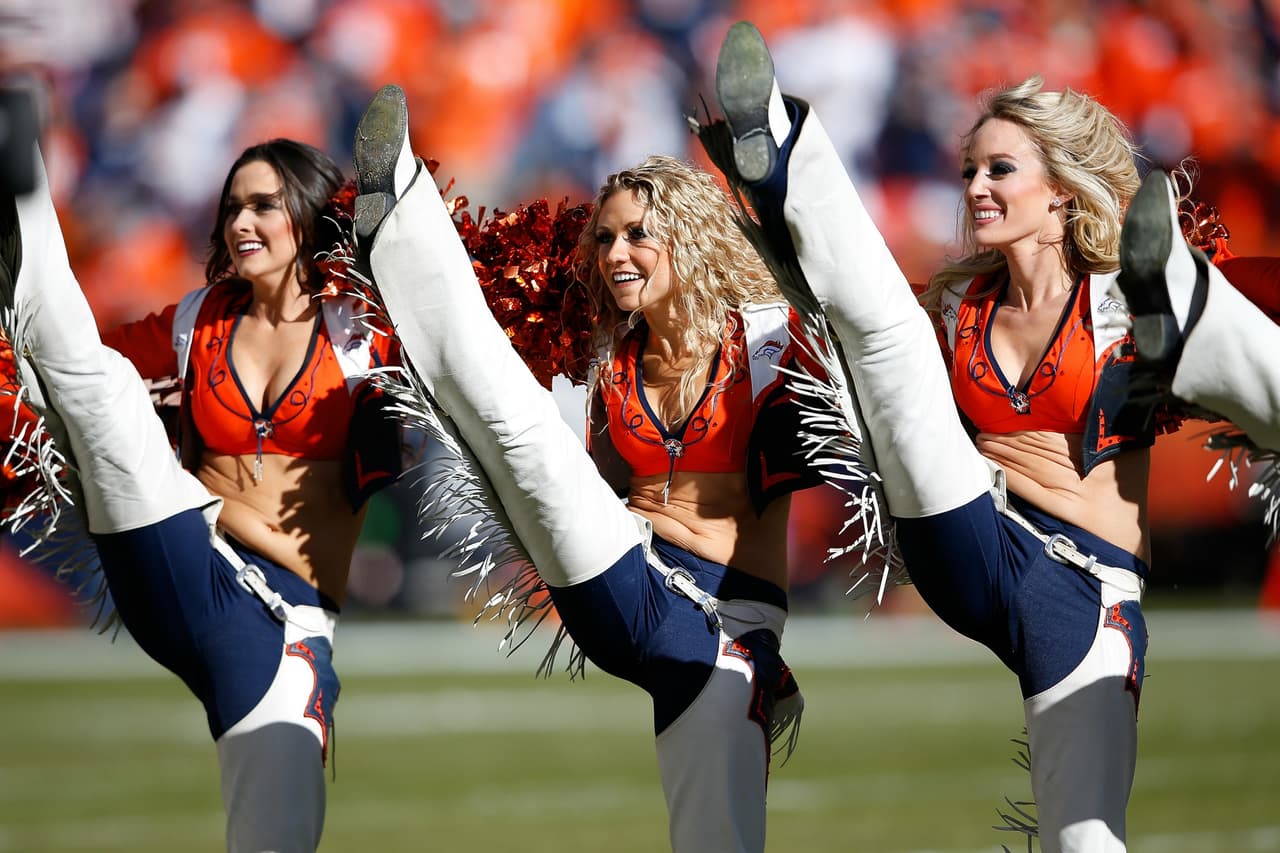 Los equipos locales ganaron, así que tendremos a estas bellezas de los Panthers y Broncos en el Super Bowl 50. Checa las mejores tomas de ellas en los Campeonatos de Conferencias.