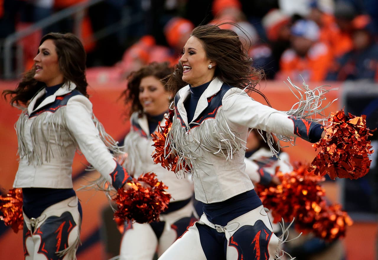 Los equipos locales ganaron, así que tendremos a estas bellezas de los Panthers y Broncos en el Super Bowl 50. Checa las mejores tomas de ellas en los Campeonatos de Conferencias.