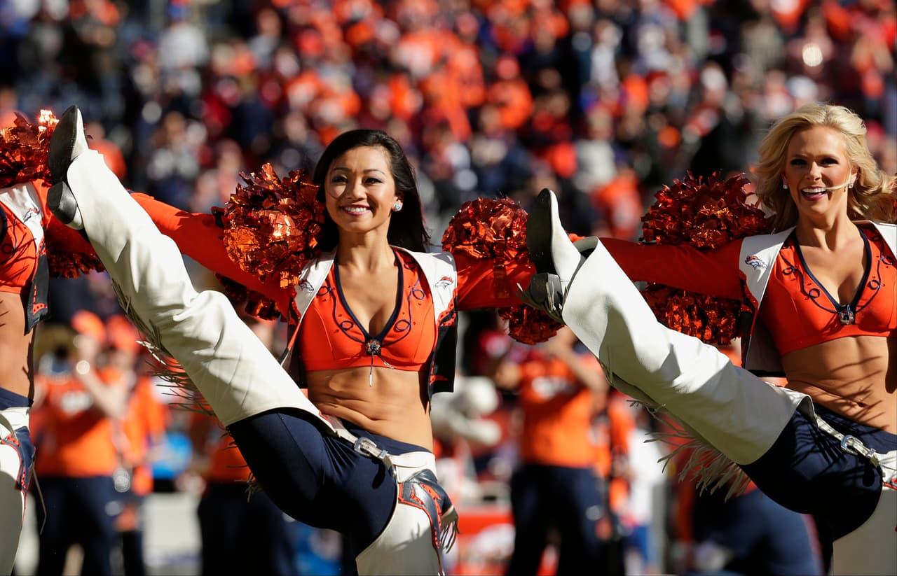 Los equipos locales ganaron, así que tendremos a estas bellezas de los Panthers y Broncos en el Super Bowl 50. Checa las mejores tomas de ellas en los Campeonatos de Conferencias.