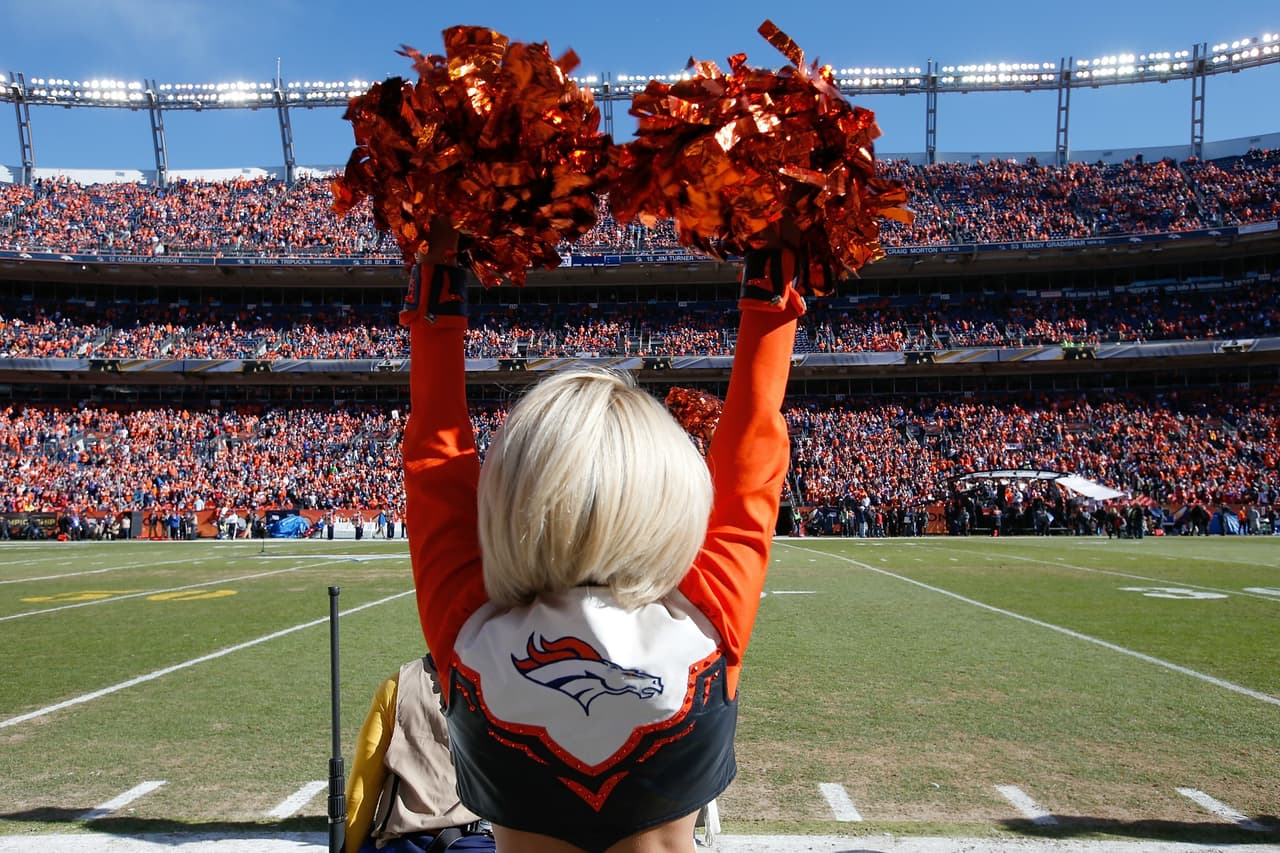 Los equipos locales ganaron, así que tendremos a estas bellezas de los Panthers y Broncos en el Super Bowl 50. Checa las mejores tomas de ellas en los Campeonatos de Conferencias.