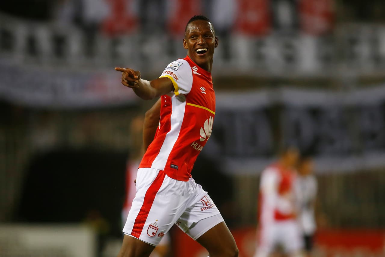 Para hablar de Yerry Mina hay que remontarse a su época dorada con Santa Fe, justo después de despuntar en el Deportivo Pasto. Con el equipo capitalino fue campeón de la Copa Sudamericana, una vitrina ideal.