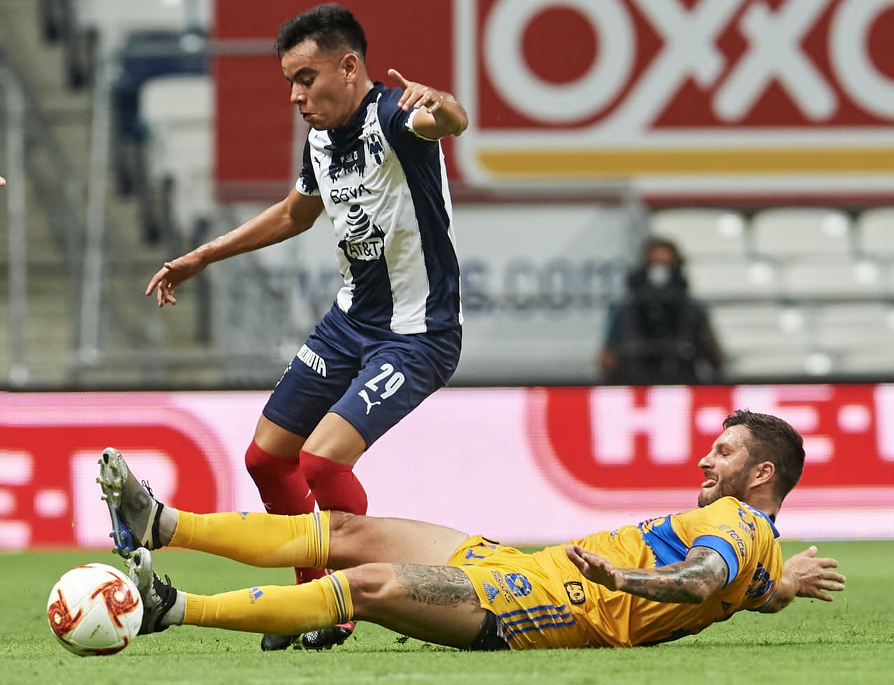 Monterrey tuvo el control del balón la última parte de la primera mitad.