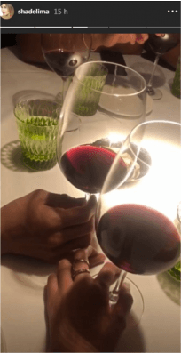 El nuevo capítulo se trata de unas fotografías que publicó en sus redes sociales la modelo en las que aparece en una foto con su mano y la de un hombre.