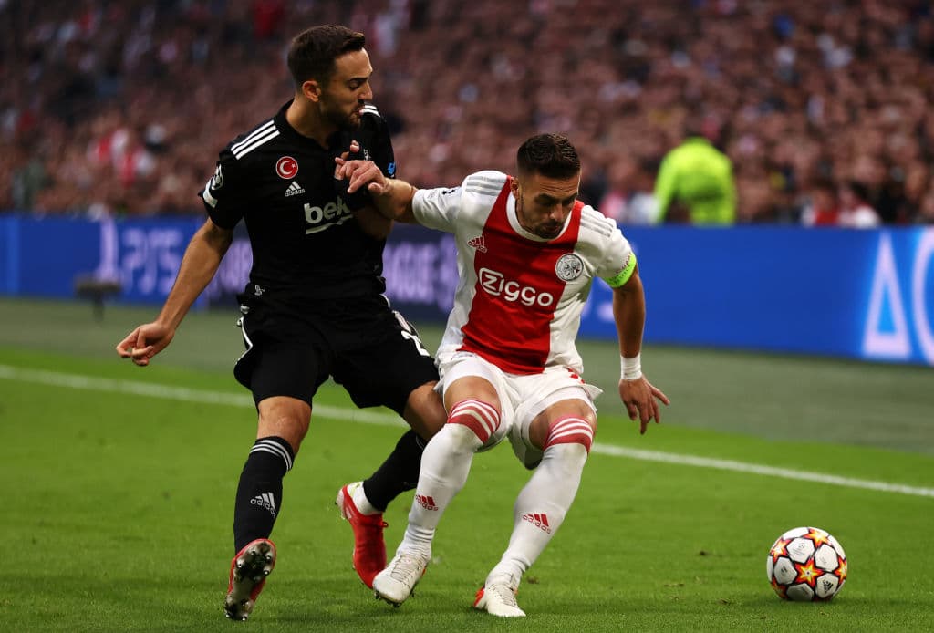 Ajax se impone 2-0 ante el Besiktas en Amsterdam, durante la fase de Grupos de la UEFA Champions League. Las anotaciones corrieron a cargo de Steven Berguis (17') y Sébastien Haller (43'). Edson Álvarez disputó los 90 minutos del encuentro.