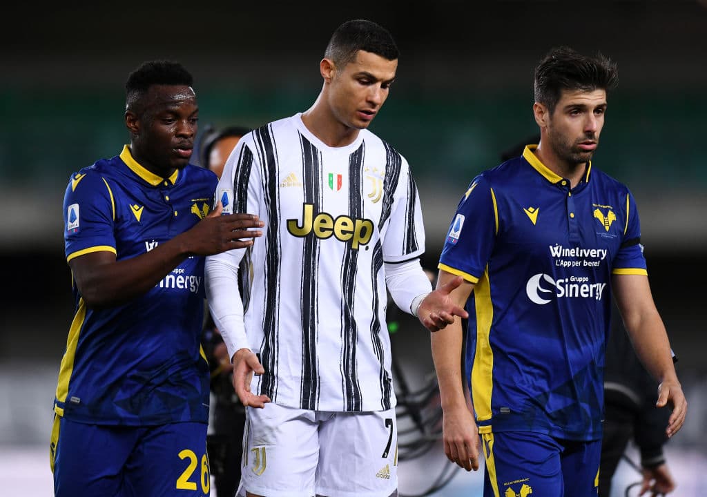 Cristiano Ronaldo y Juventus se alejan del liderato en la Serie A | La caída del Lazio y lo más destacado de la J25 del balompié italiano.