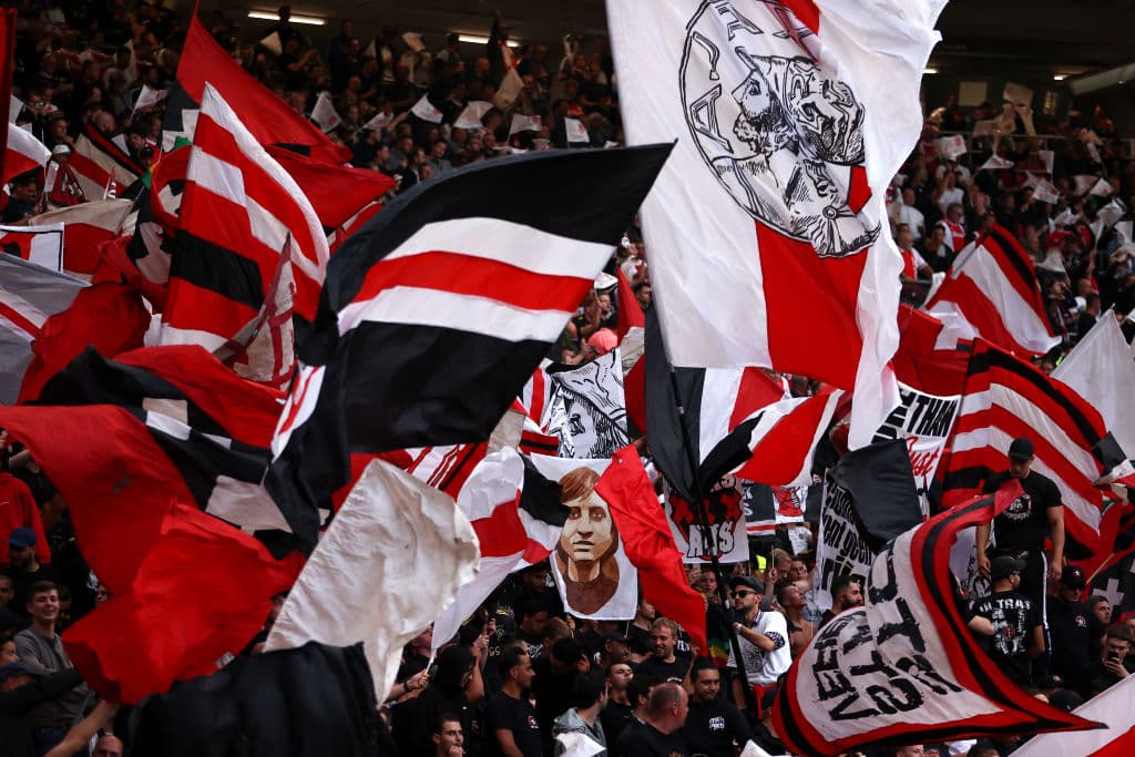 Ajax se impone 2-0 ante el Besiktas en Amsterdam, durante la fase de Grupos de la UEFA Champions League. Las anotaciones corrieron a cargo de Steven Berguis (17') y Sébastien Haller (43'). Edson Álvarez disputó los 90 minutos del encuentro.