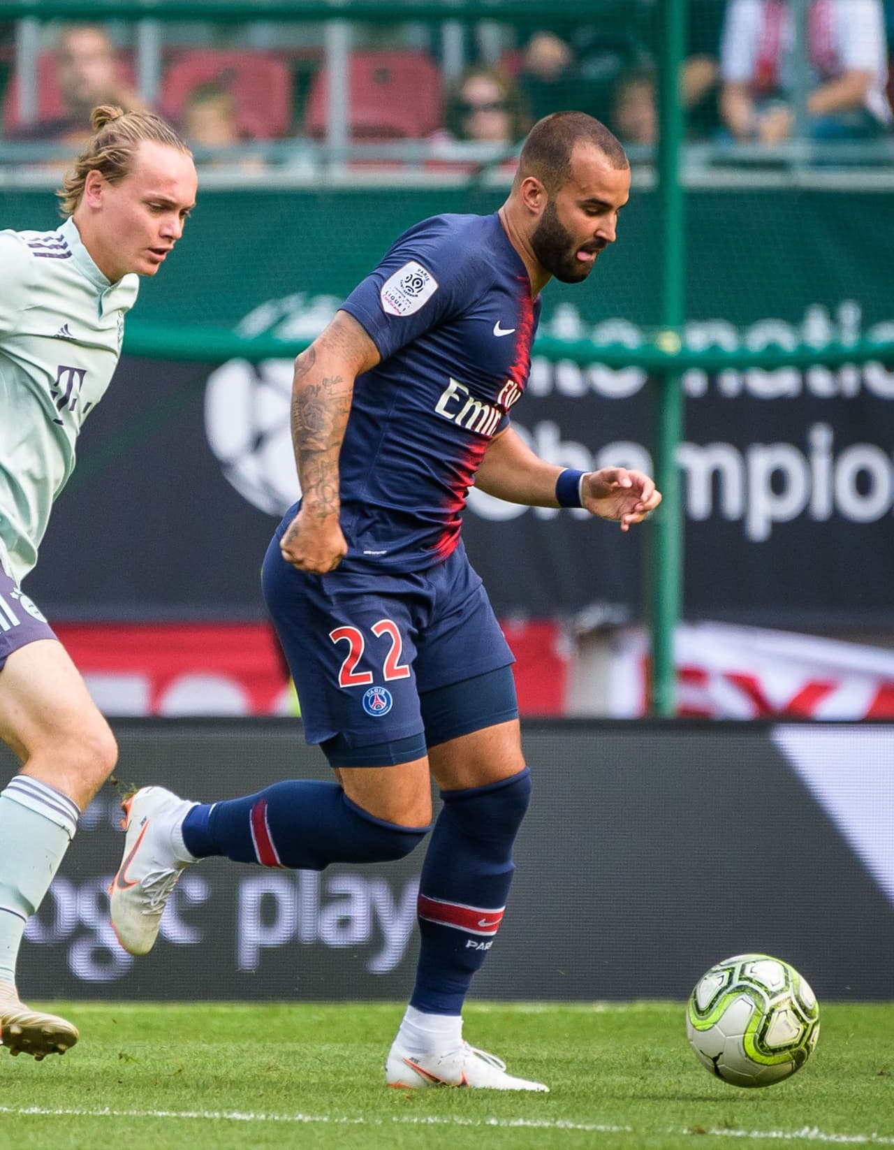 Jesé Rodríguez ha ido dando tumbos desde que salió del Real Madrid. Llegó al PSG, no tuvo chances, se fue a Las Palmas, regresó, salió al Stoke, regresó y ahora está en la pretemporada del equipo francés aprovechando los espacios que dejaron los mundialistas, aún en vacaciones. A donde vaya, tiene que repuntar.