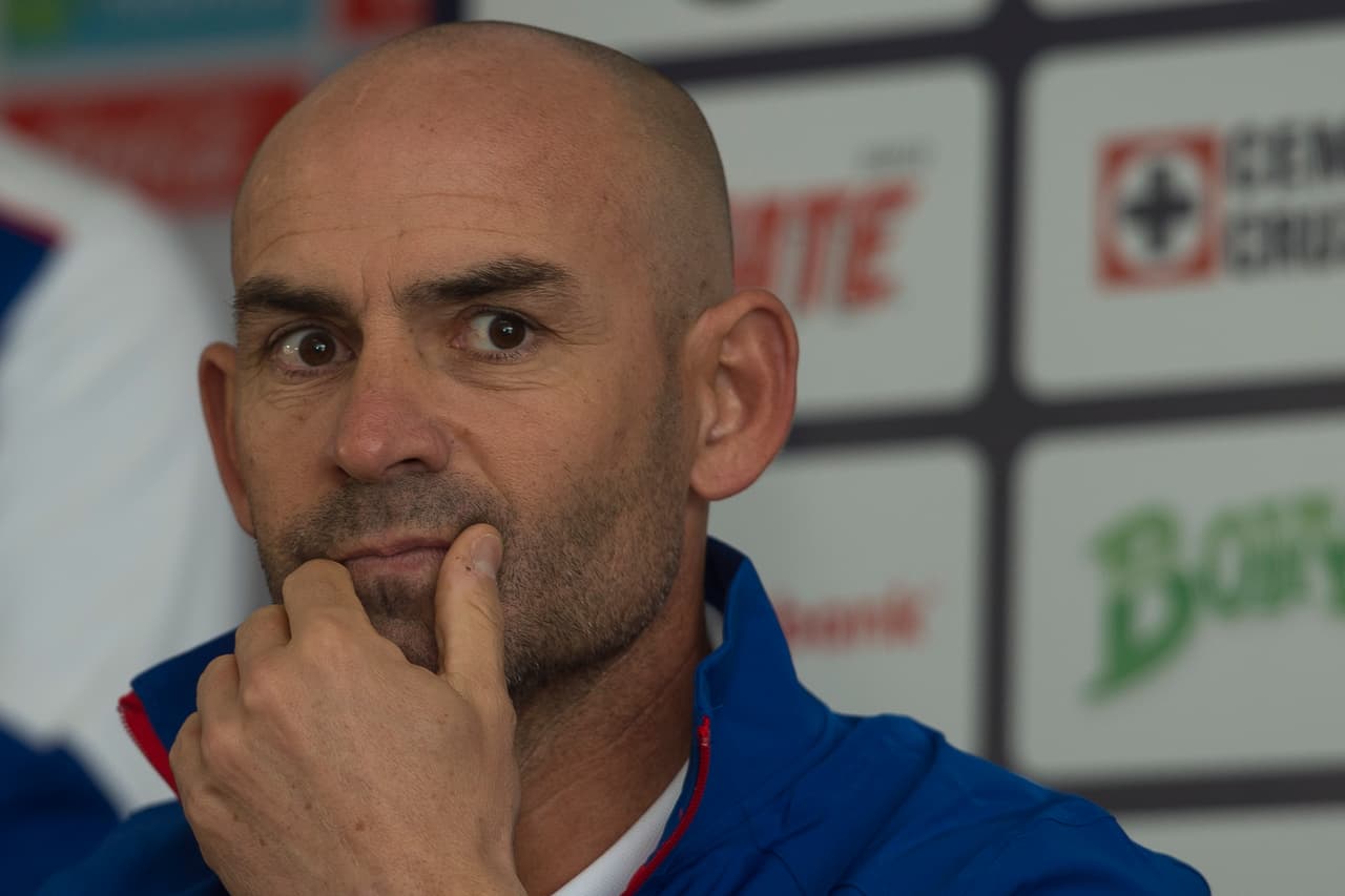 Cruz Azul apostó por el español Paco Jémez, el estilo ofensivo del ex del Rayo Vallecano parece agradar a una directiva cementera que necesita devolverle la garra y espíritu al equipo. El reto del ibérico está en ganar partidos para darle credibilidad a su proyecto en una de las apuestas arriesgadas del torneo.