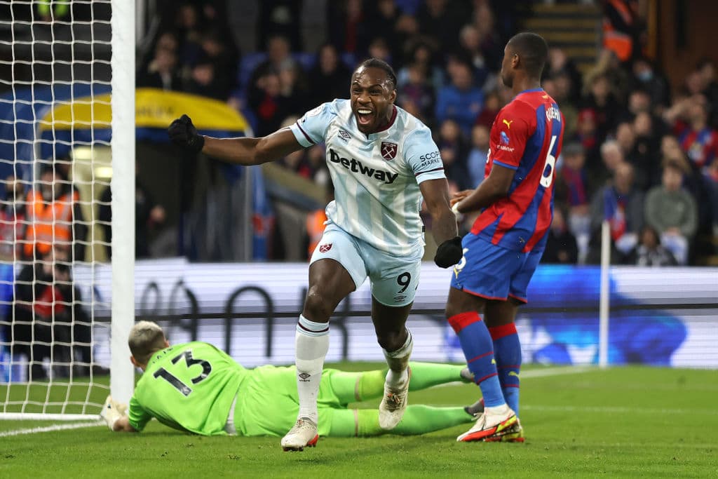 West Ham United se impone 3-2 al Crystal Palace durante la fecha 21 en la Premier League. Michail Antonio (22') y un doblete de Manuel Lanzini (25', 45'+5') le dieron la victoria a los 'Hammers', mientras que para los locales descontó Odsonne Edouard (83') y Michael Olise (90').