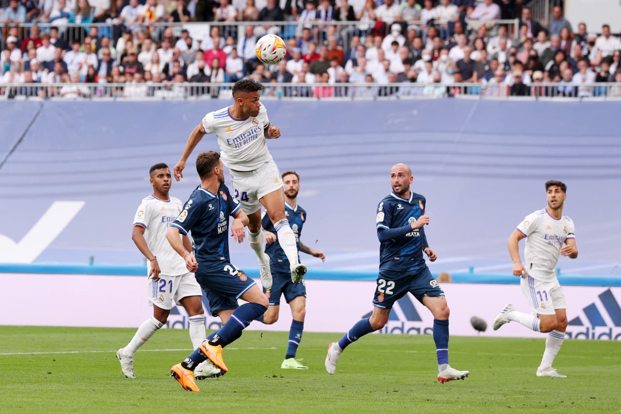 Real Madrid goleó 4-0 al Espanyol en el Santiago Bernabéu para proclamarse campeón en la Jornada 34 de LaLiga.