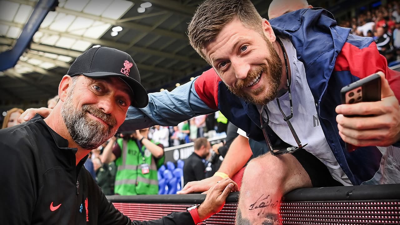 Jürgen Klopp firmó la pierna de un aficionado tatuado con su imagen