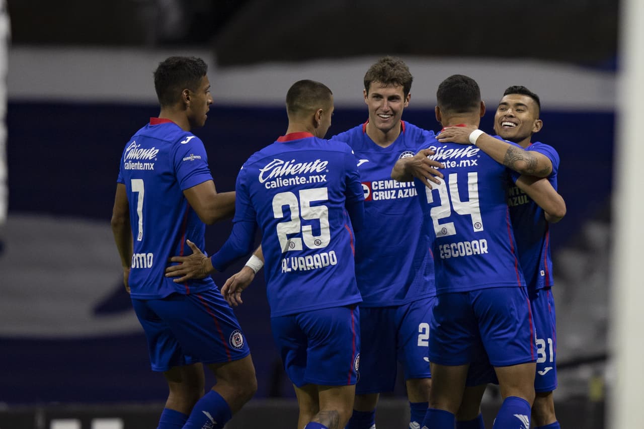 Dinenno rescató el resultado en la recta final para clasificar a la fiesta grande en segundo lugar. | Orbelín Pineda abrió el marcador para los cementeros; Juan Ignacio Dinenno (86’, 90’) emparejó los cartones y dio vuelta al juego en la recta final. Pumas y Cruz Azul clasifican directamente a la Liguilla en las posiciones segunda y cuarta, respectivamente.