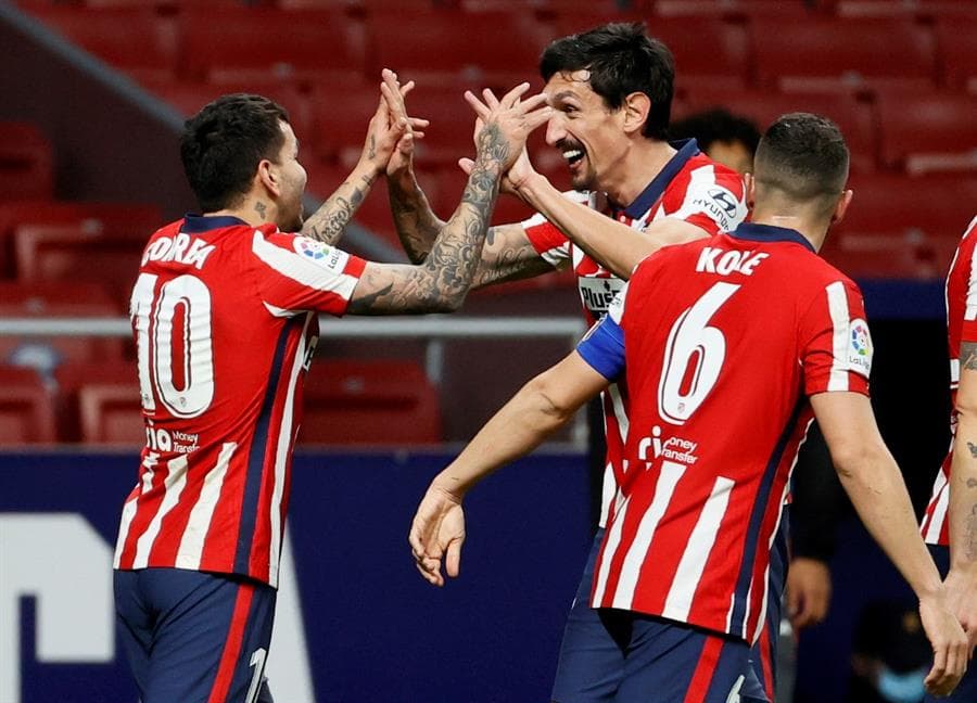 El Atlético de Madrid se impone al Valencia 3-1. Los goles corrieron a cargo de Joao Felix, Luis Suárez y Ángel Correa y siguen en la cima de la tabla de LaLiga.