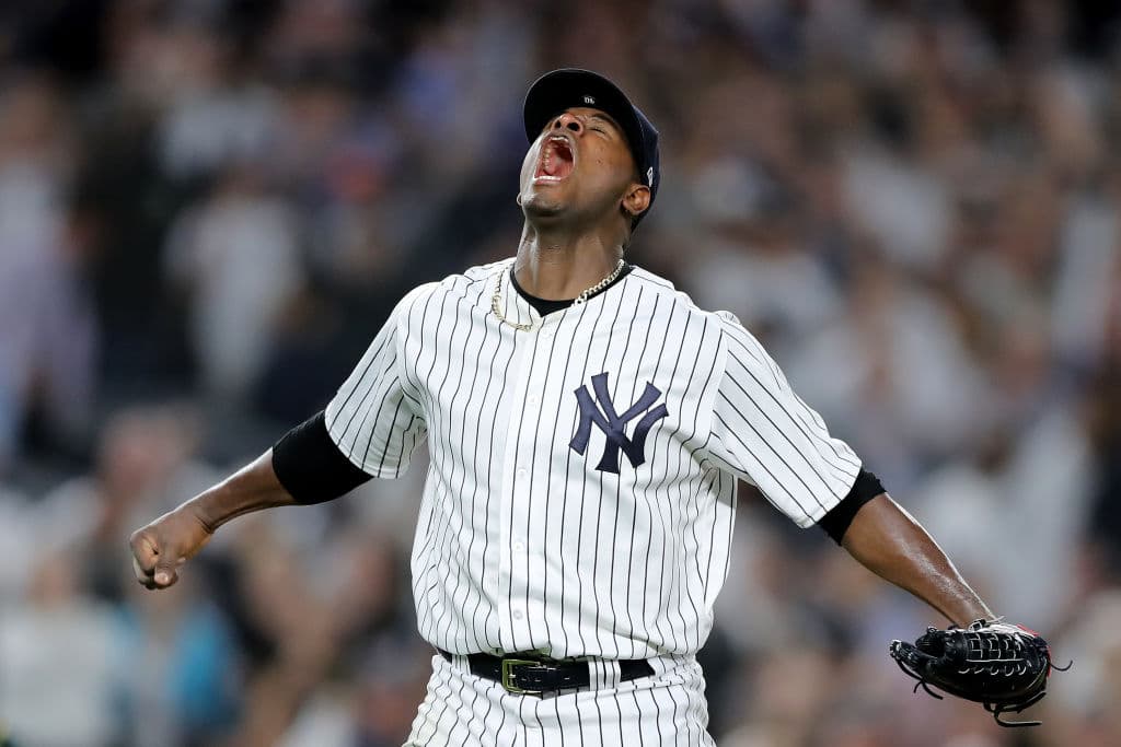 En el cuarto capítulo los Athletics llenaron las bases con dos outs tras un inning problemático para Severino pero el dominicano se las arregló para regresar al dugout sin daño alguno.