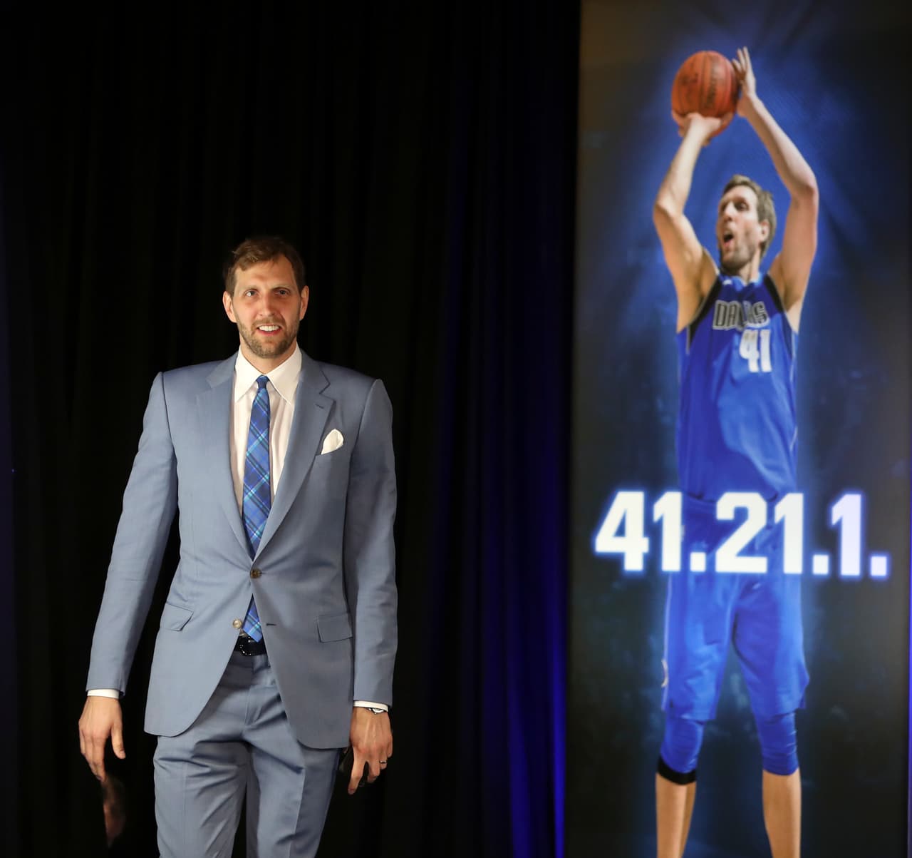 Así fue como hizo su arribo el astro alemán al American Airlines Center.