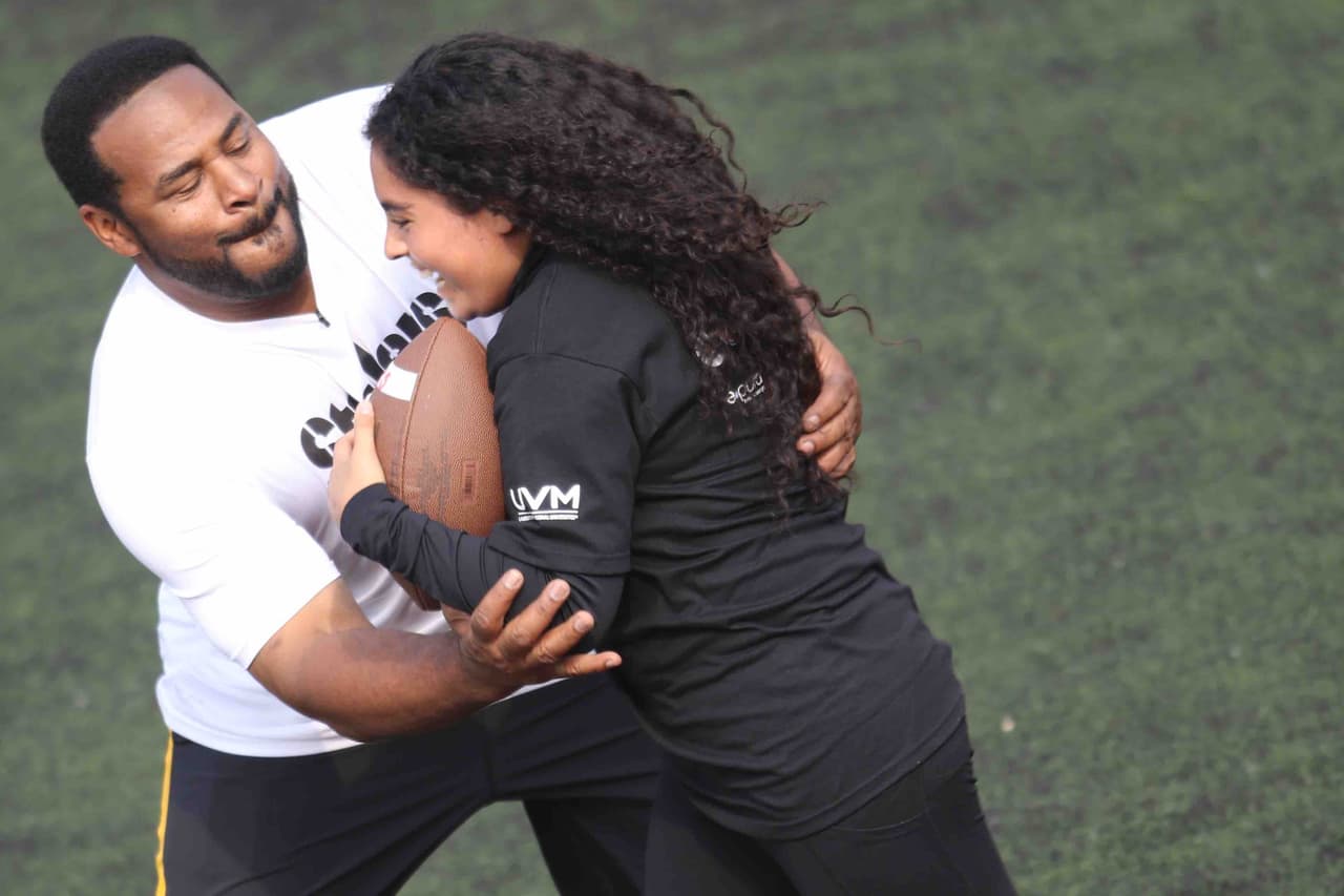 Jóvenes y niños acudieron a las clínicas impartidas por leyendas de los Steelers en México. Checa las mejores tomas.