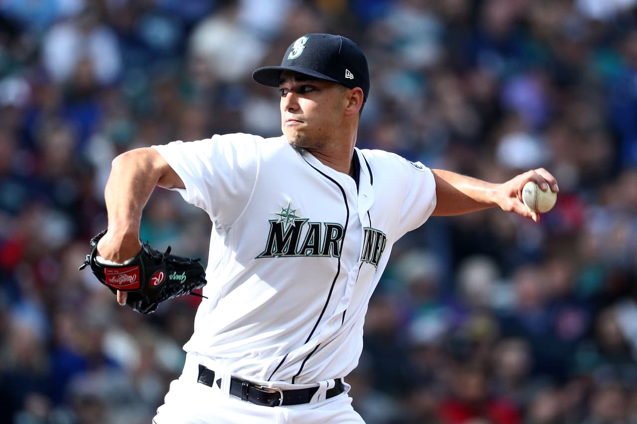 Del otro lado, Marco Gonzales (2-0) tiró 5.1 entradas de calidad para los Mariners, espacio en el que permitió 9 hits, tres carreras, concedió un boleto y ponchó a cuatro para apuntarse el triunfo.