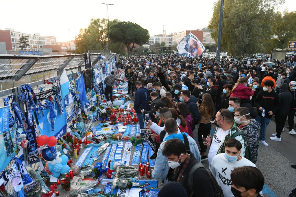 Al parecer, el nombre del estadio donde Napoli juega de local, podría llevar el nombre del mítico jugador argentino recientemente fallecido. El cuadro napolitano y el conjunto croata se medirán en la cuarta fecha de la justa europea.