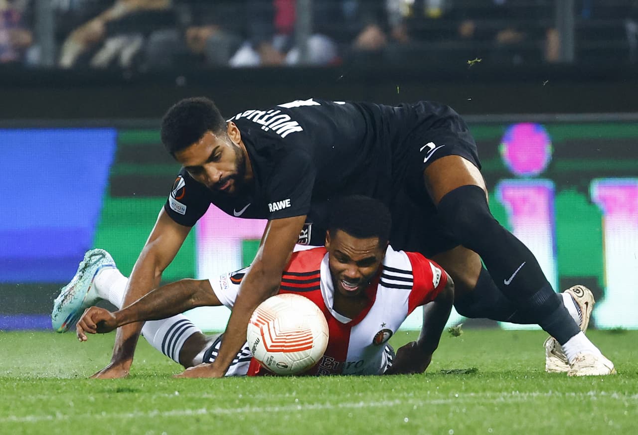 El Manchester United venció 3-0 al Sheriff, el Feyenoord cayó 1-0 con minutos de Santiago Giménez ante el Sturm y la Roma derrotó al Helsinki en la penúltima jornada de la Fase de Grupos de la UEFA Europa League.