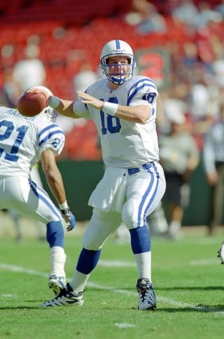 1. (empate) PEYTON MANNING -- 1998, Indianapolis Colts- 26 touchdowns