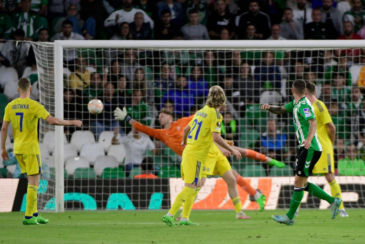 El Betis goleó 3-0 a Helsinki, PSV ganó de visita 2-0 a Bodo Glimt, Braga 2-1 Malmö quedó fuera de Europa League y Arsenal venció 1-0 a Zurich en Europa League.