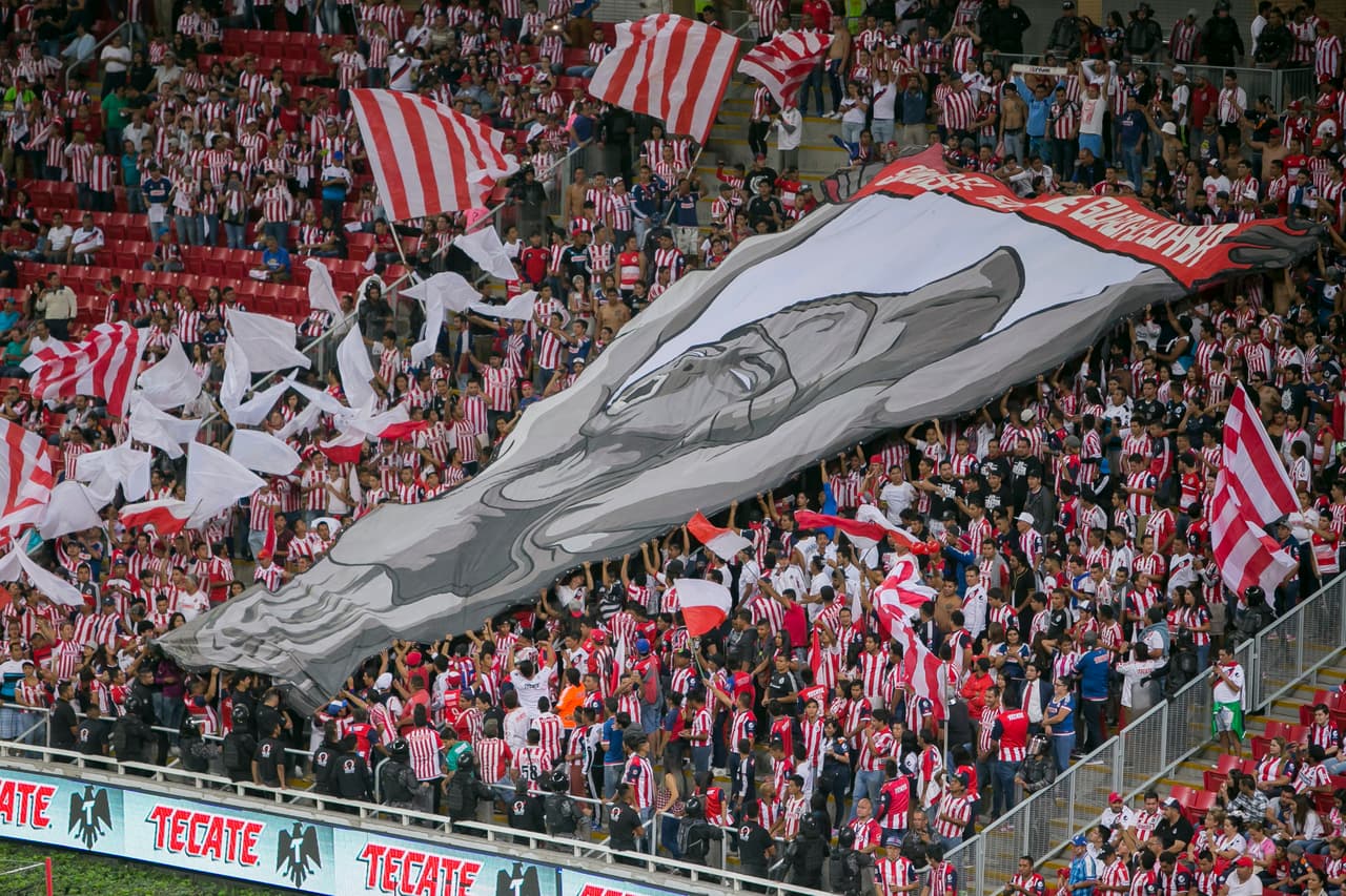 El estadio Chivas se entregó con todo para apoyar al 'Rebaño Sagrado' en su primer gran reto por un título en 2017.