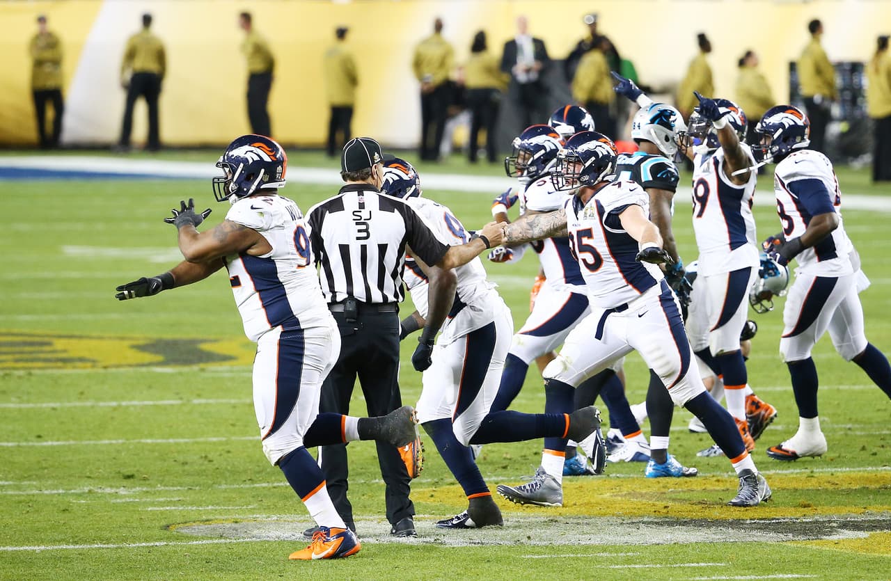 Los Broncos festejaron la mala puntería de Gano.