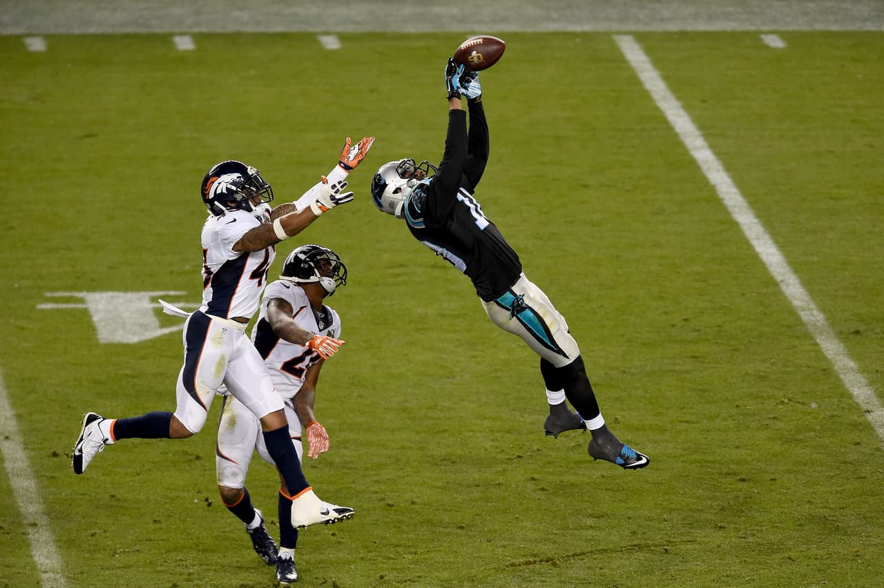 Corey Brown logró una gran atrapada ante la presión de la secundaria de Broncos.