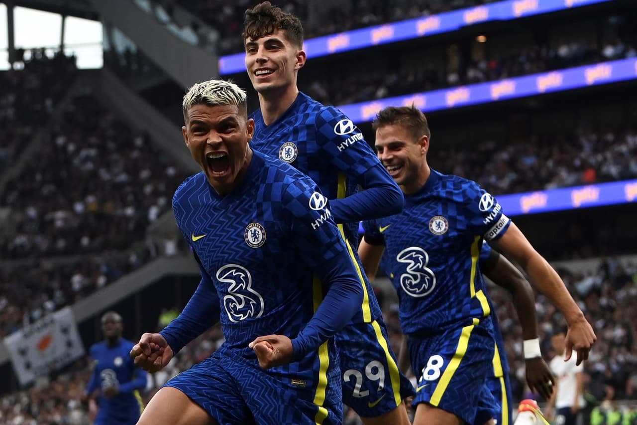 Chelsea barrió al Tottenham 3-0 con goles de Thiago Silva al 49’, de N’Golo Kanté al 57’ y, para terminar con broche de oro, Antonio Rüdiger nos regala una anotación al minuto 90+2’, para cerrar la quinta Jornada de la Premier League.