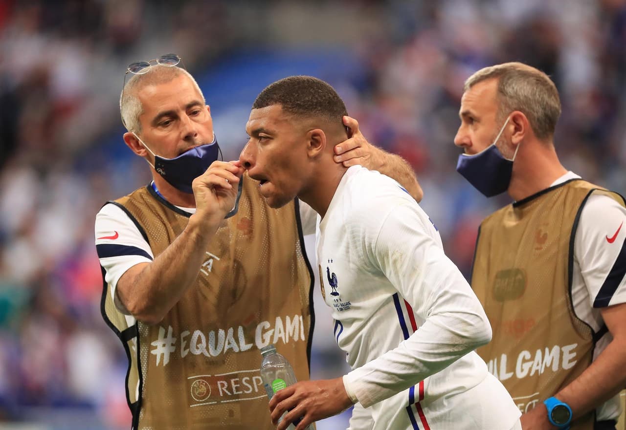 Francia derrota 3-0 a la escuadra de Bulgaria previo a su participación a la Euro 2021. Antoine Griezmann abrió el marcador al minuto 29 y Oliver Giroud se lució con doblete para darle la victoria a su equipo sobre los búlgaros. 'Les Bleus' iniciarán la competencia europea ante Alemania.