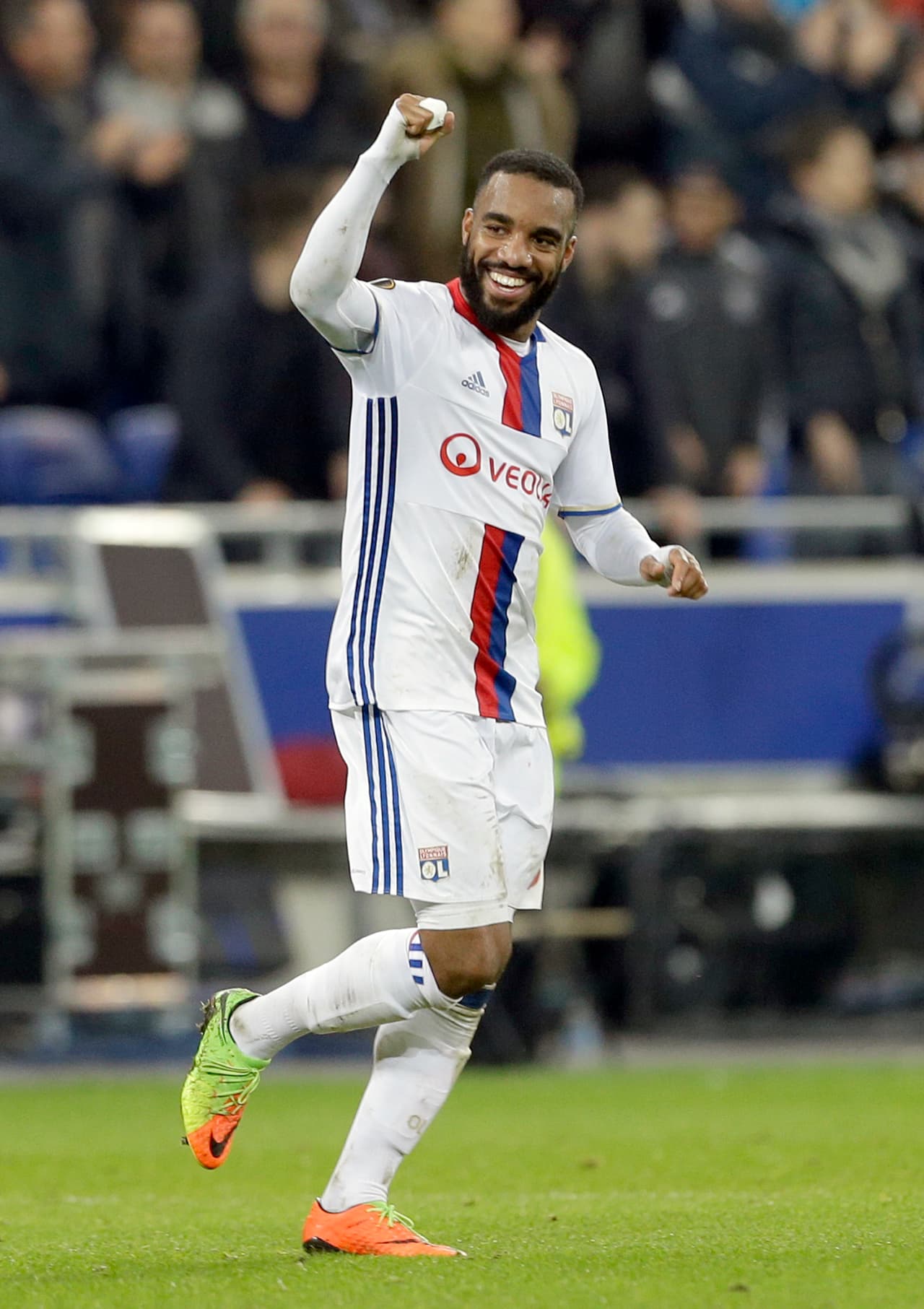 Alexandre Lacazette (Lyon) - Al delantero francés lo vienen siguiendo de varios equipos desde hace un tiempo atrás. El destino de esta semana sería el Borussia Dortmund.