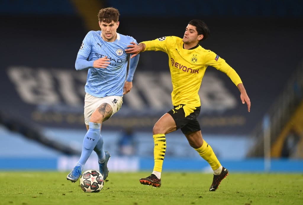 Manchester City se queda con la victoria en casa sobre el Borussia Dortmund que peleó en todo momento. Kevin De Bruine abrió el marcador para los locales al minuto 19, pero en la segunda parte fue Marco Reus (84') quien ya igualaba el marcador, sin embargo Phil Foden, al filo del partido, anotó el gol de la victoria para los 'Citizens' en los Cuartos de Final de ida en la UEFA Champions League.