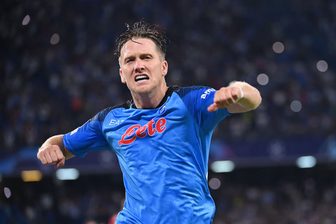 Napoli venció al Liverpool por 4-1 con un doblete de Piotr Zienlinski, así como los tantos de Anguissa y Giovanni Simeone. Hirving Lozano ingresó e la segunda parte, pero no pudo anotar.