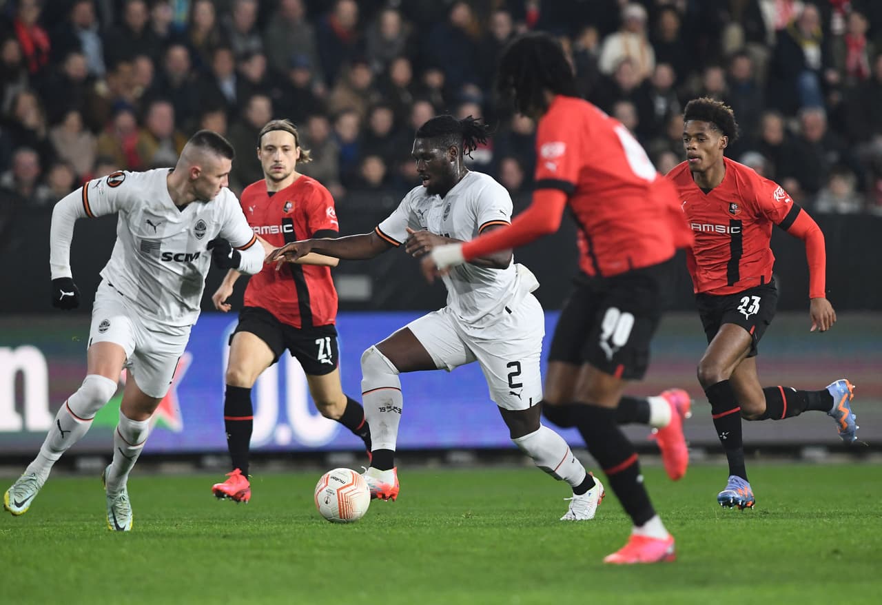 En la segunda parte de la jornada, el Unión Berlín venció 3-1 al Ajax, la Roma le ganó 2-0 al Salzburg, el Rennes derrotó 1-0 al Shaktar y en el platillo fuerte: el Manchester United le ganó 2-1 al Barcelona y por marcador global, los culés quedaron eliminados.