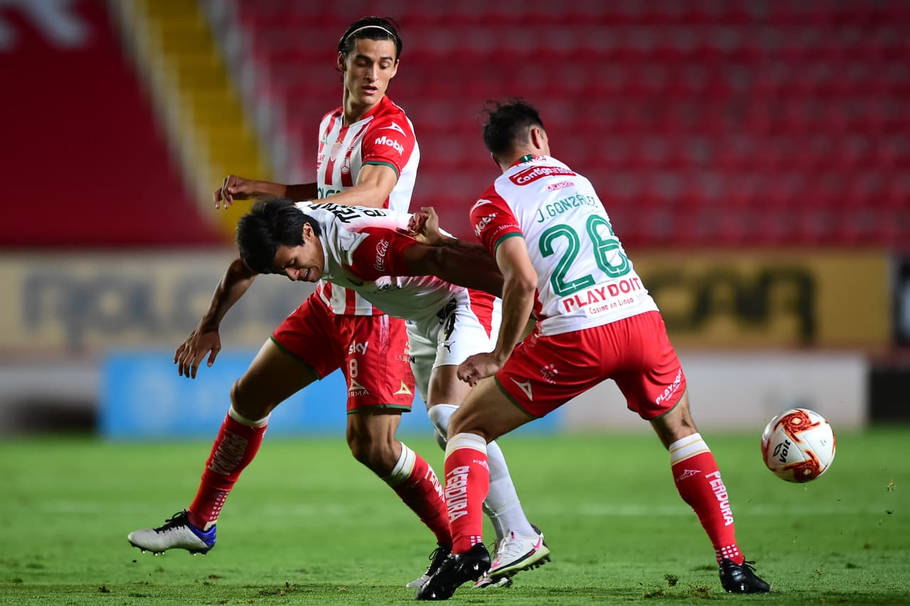 JJ Macías buscaba hacer daño con tiros desde fuera del área.