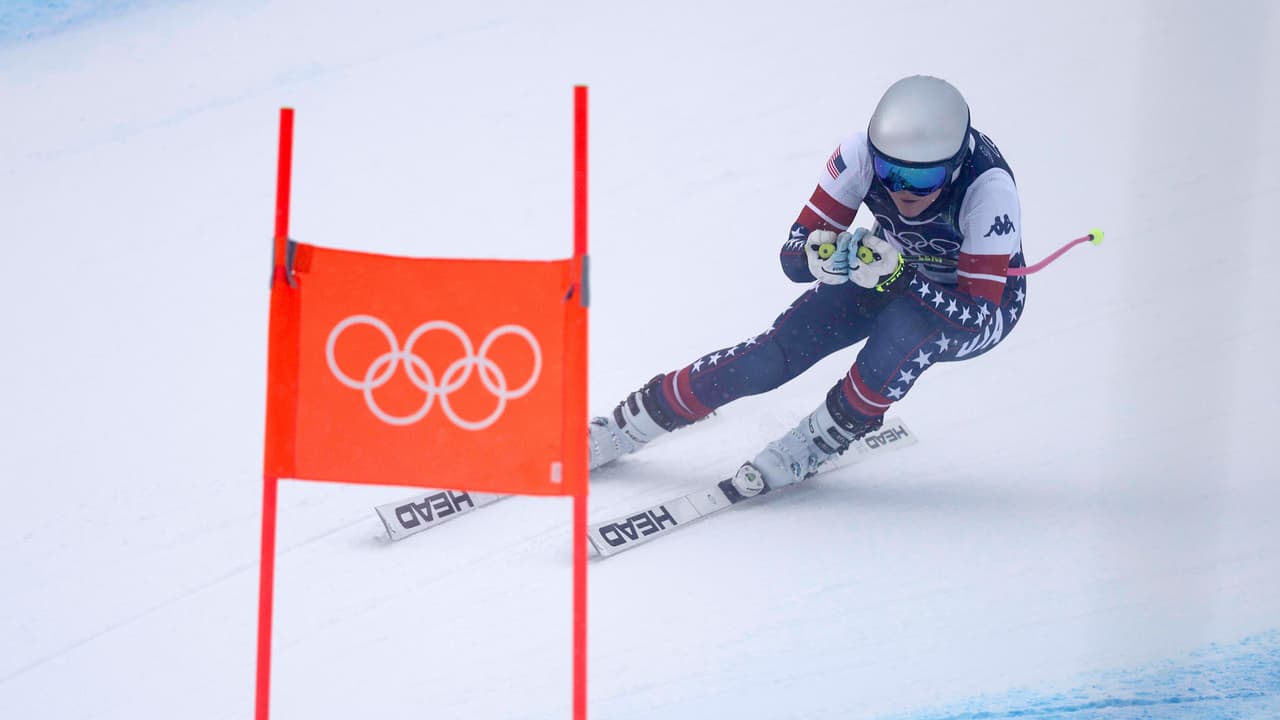 Lindsey Vonn no pudo librar una bandera, que la desbalanceó en el descenso.