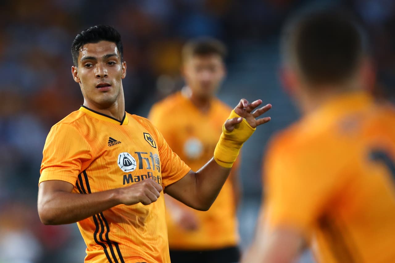 <b>Raúl Jiménez</b>
<br>El centrodelantero de la Selección Mexicana es un romperedes y también un rompecorazones, pues su pareja es la actriz y conductora Daniela Basso.