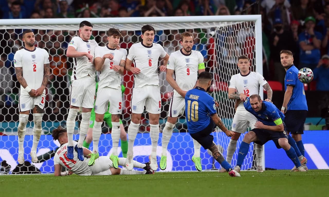 Italia es campeón indiscutible de Europa y se lleva la copa a casa. Luke Shaw abrió el marcador al minuto 2’ del encuentro y en el minuto 67, Leonardo Bonucci se encargó de igualar el marcador, ya en tiempos extra no pudieron pasar del 1-1 y, en tanda de penales, el equipo inglés no supo definir y la ‘Squadra Azzurra’ se corona en Wembley.
