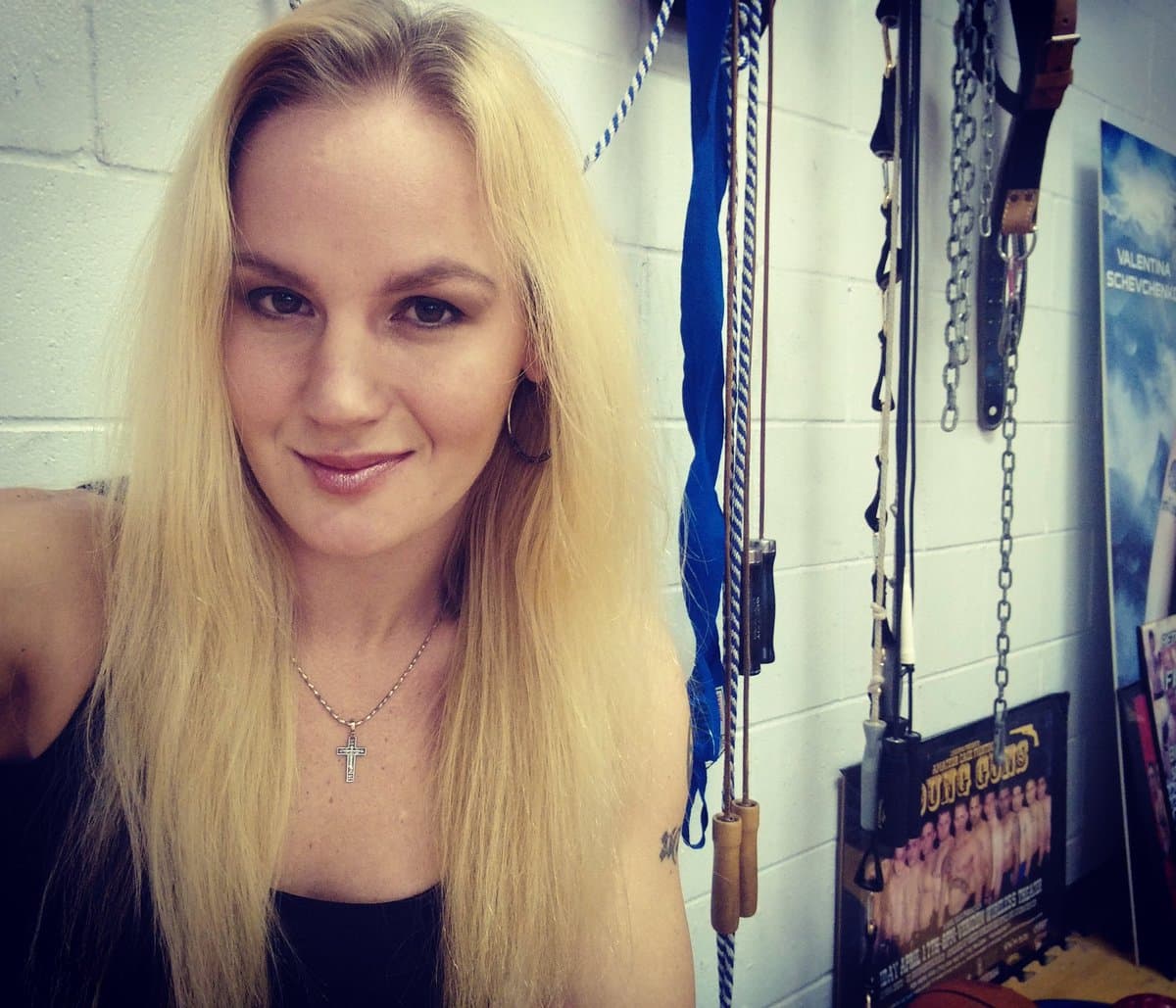 La peleadora que representa a Perú lanzó 230 golpes a su oponente Priscila ‘Pedrita’ Cachoeira y la dejó fuera de actividad seis meses.