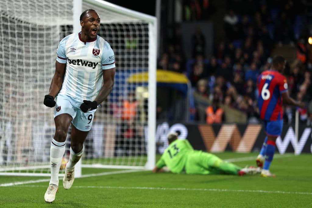 West Ham United se impone 3-2 al Crystal Palace durante la fecha 21 en la Premier League. Michail Antonio (22') y un doblete de Manuel Lanzini (25', 45'+5') le dieron la victoria a los 'Hammers', mientras que para los locales descontó Odsonne Edouard (83') y Michael Olise (90').