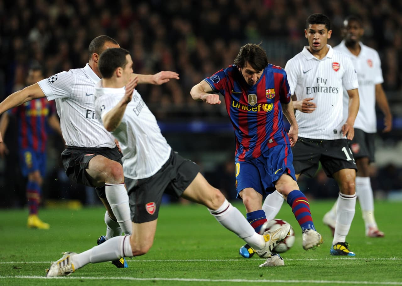 Muy poco le duró el gusto a los visitantes porque Messi fortó la lámpara y emparejó la pizarra dos minutos más tarde, tras recibir un rebote en los linderos del área y le metió todo el empeine para incrustar el balón en el ángulo.