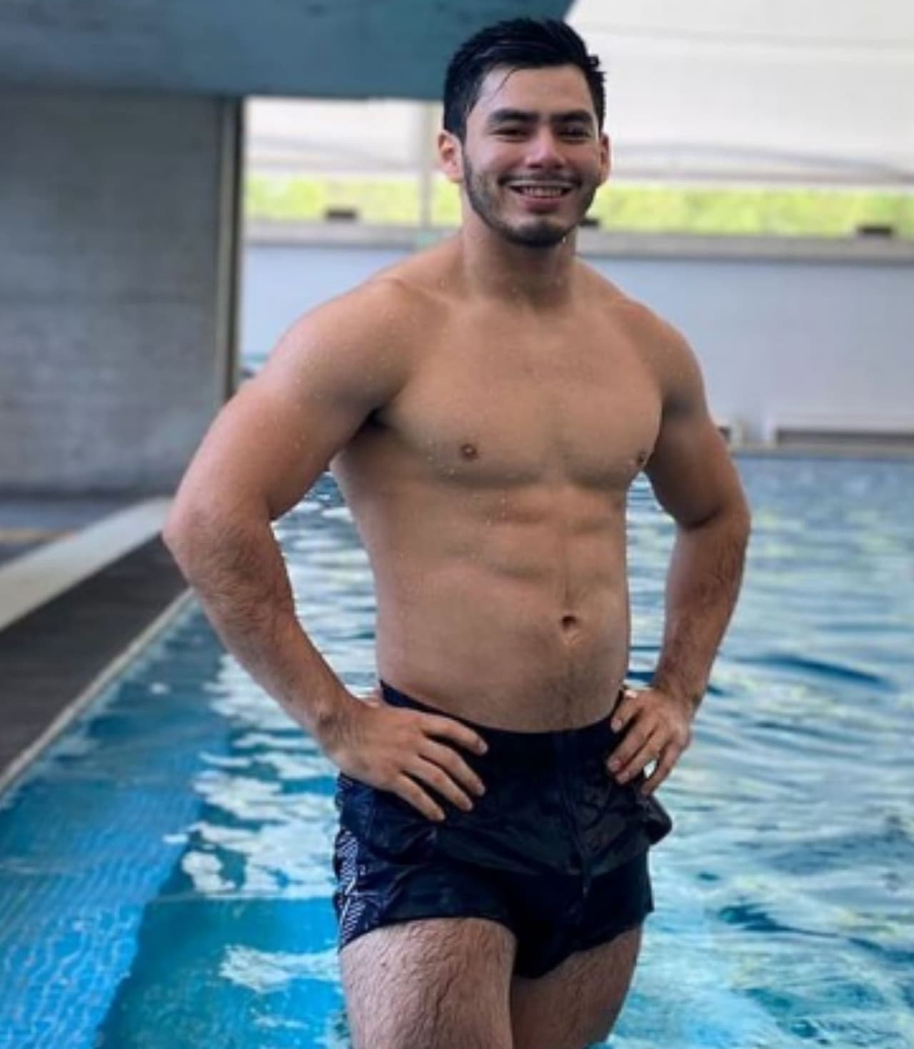 Con sus grandes músculos y rostro de ternura sus seguidoras le comentan cosas como "lo tienes todo", además de colocarle emojis de corazones y de fuego.