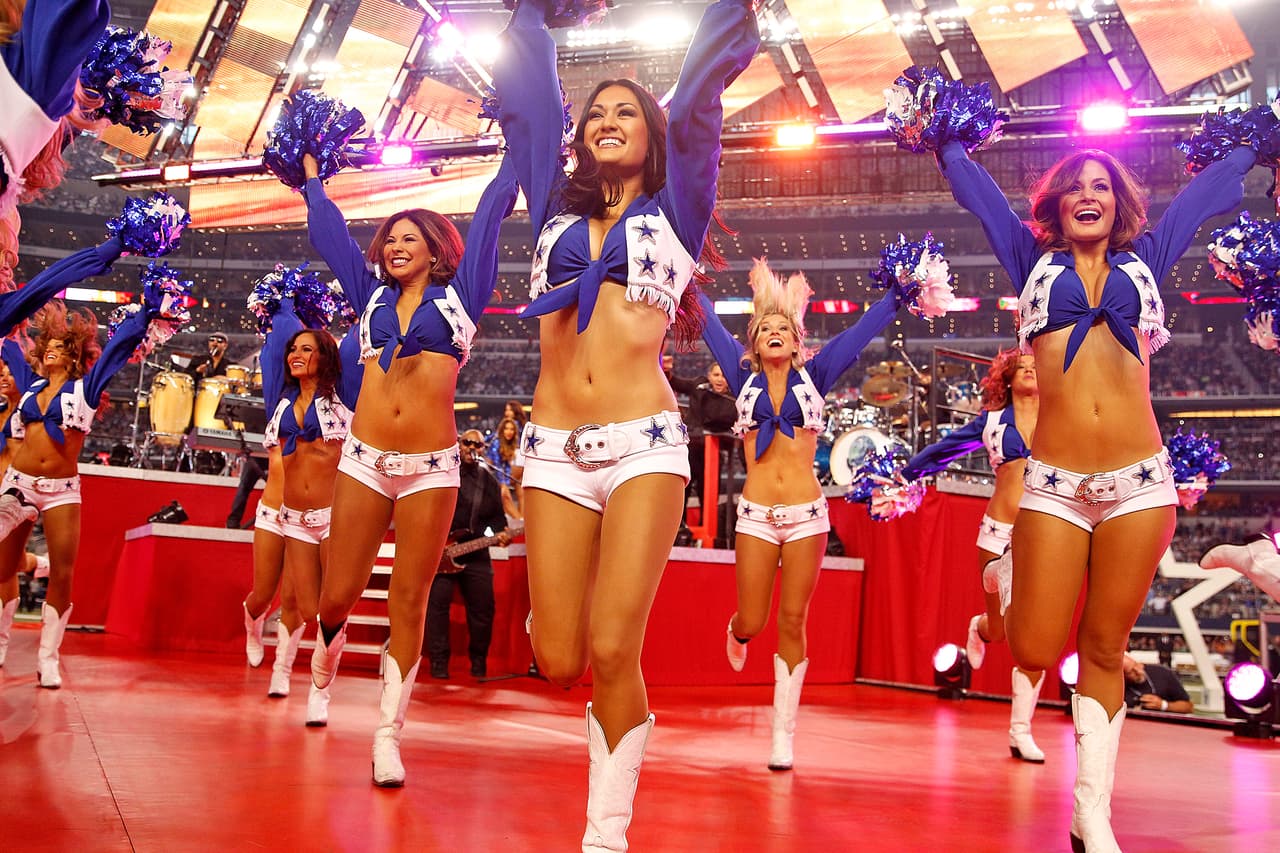 Las cheerleaders de los Dallas Cowboys cautivaron en Día del Pavo, Checa lo mejor de ellas.