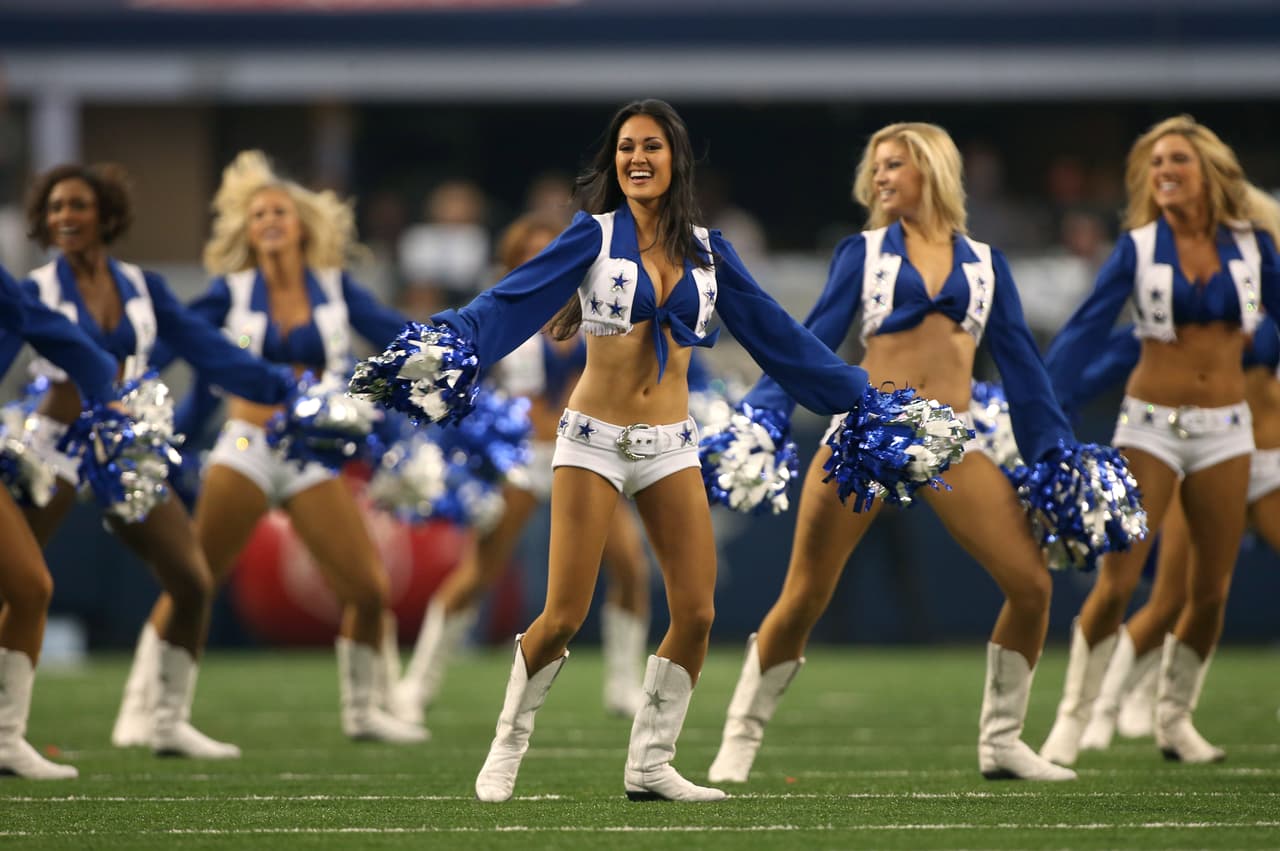 Las cheerleaders de los Dallas Cowboys cautivaron en Día del Pavo, Checa lo mejor de ellas.