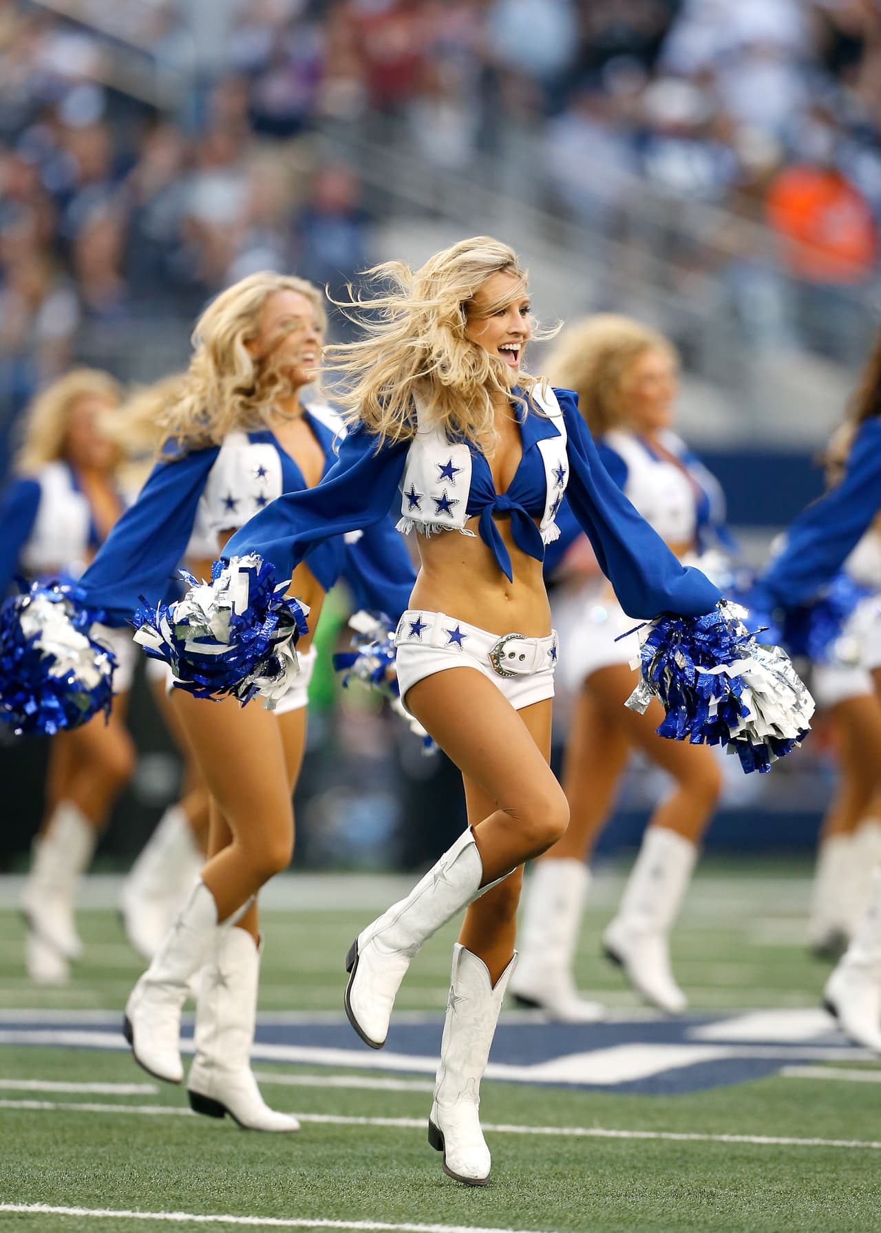 Las cheerleaders de los Dallas Cowboys cautivaron en Día del Pavo, Checa lo mejor de ellas.