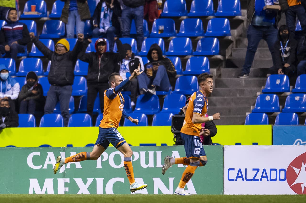 Con goles de Federico Mancuello y Guillermo Martínez, el Puebla obtuvo su primer triunfo del Clausura 2023 en la Jornada 2 al vencer al Querétaro, que se quedó con uno menos tras la expulsión de Kevin Balanta al minuto 8.