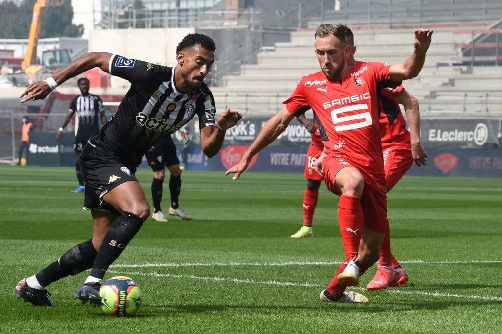 Angers derrotó 2-0 a Rennes como local, durante la cuarta fecha de la Ligue 1 y, al momento, es líder de la tabla, pues se mantiene como invicto y suma ya 10 puntos. Sofiane Boufal y Mohamed-Ali Cho le dieron la victoria a su equipo.