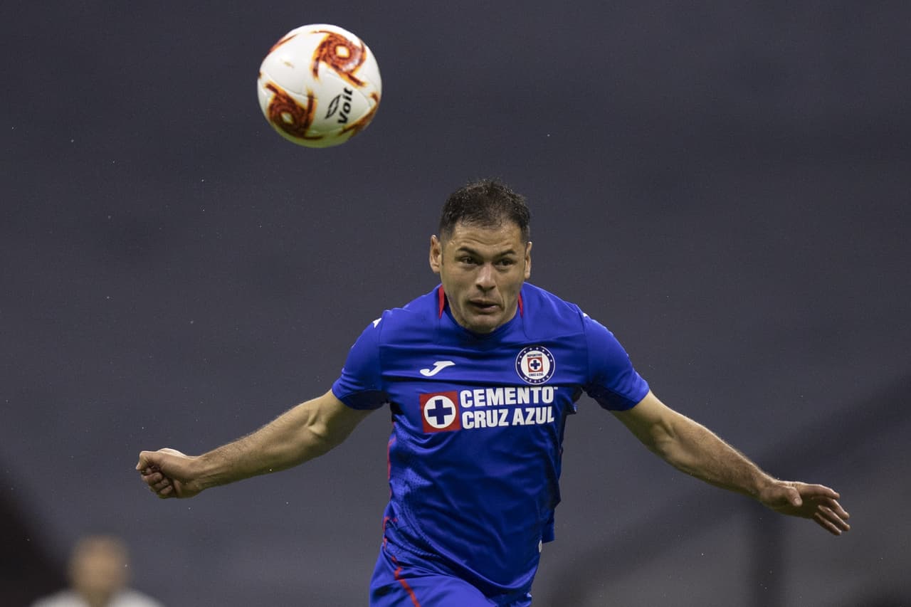 Dinenno rescató el resultado en la recta final para clasificar a la fiesta grande en segundo lugar. | Orbelín Pineda abrió el marcador para los cementeros; Juan Ignacio Dinenno (86’, 90’) emparejó los cartones y dio vuelta al juego en la recta final. Pumas y Cruz Azul clasifican directamente a la Liguilla en las posiciones segunda y cuarta, respectivamente.