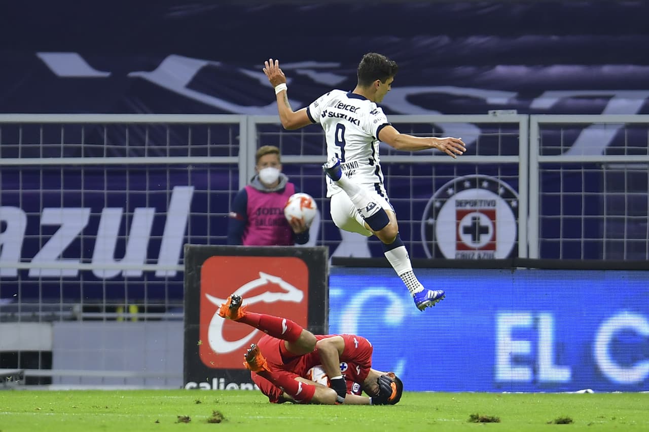 Dinenno rescató el resultado en la recta final para clasificar a la fiesta grande en segundo lugar. | Orbelín Pineda abrió el marcador para los cementeros; Juan Ignacio Dinenno (86’, 90’) emparejó los cartones y dio vuelta al juego en la recta final. Pumas y Cruz Azul clasifican directamente a la Liguilla en las posiciones segunda y cuarta, respectivamente.