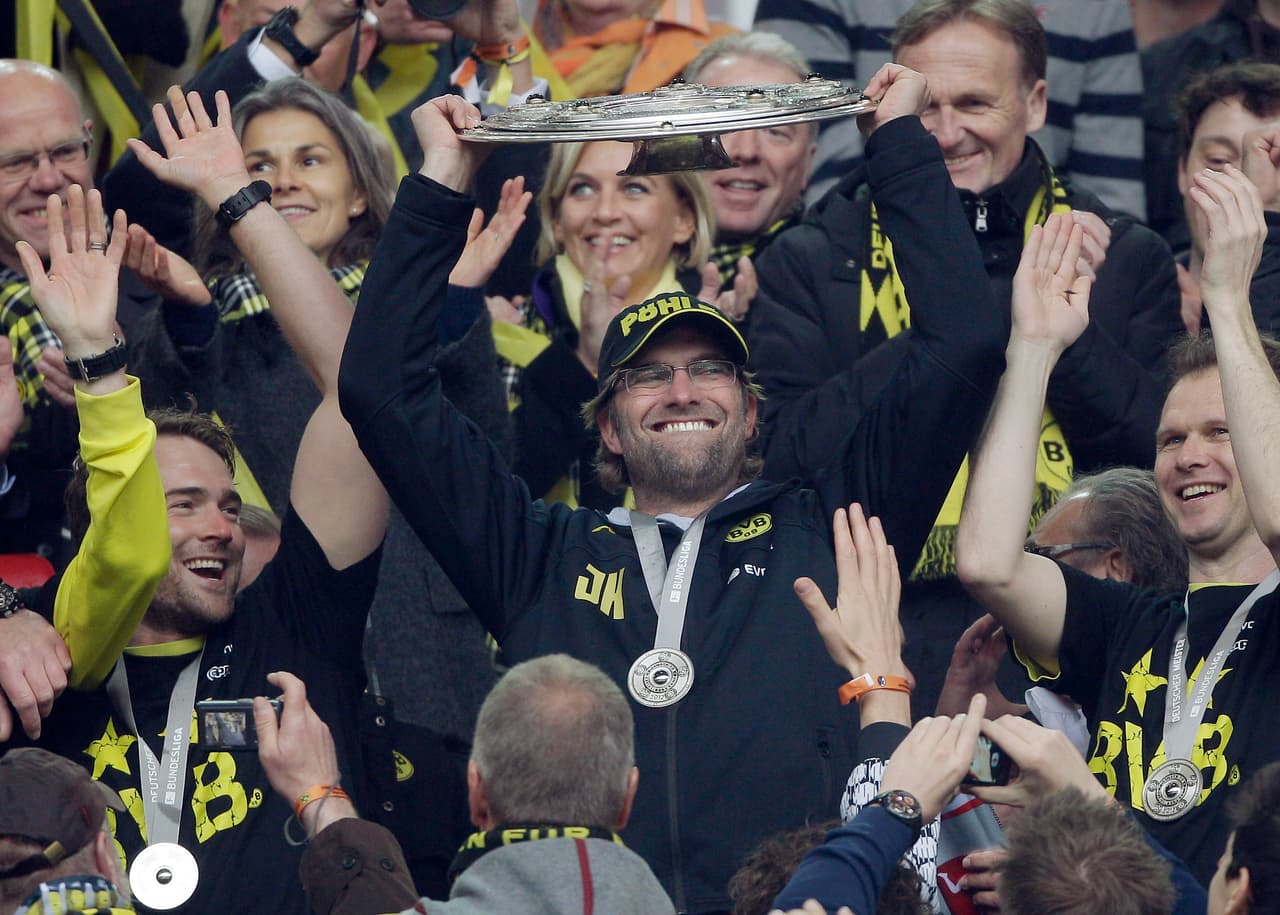 El primer título que consiguió el reconocido estratega fue dirigiendo al Borussia Dortmund. En la campaña 2010-11, derrotó en la final al Bayer Leverkusen.